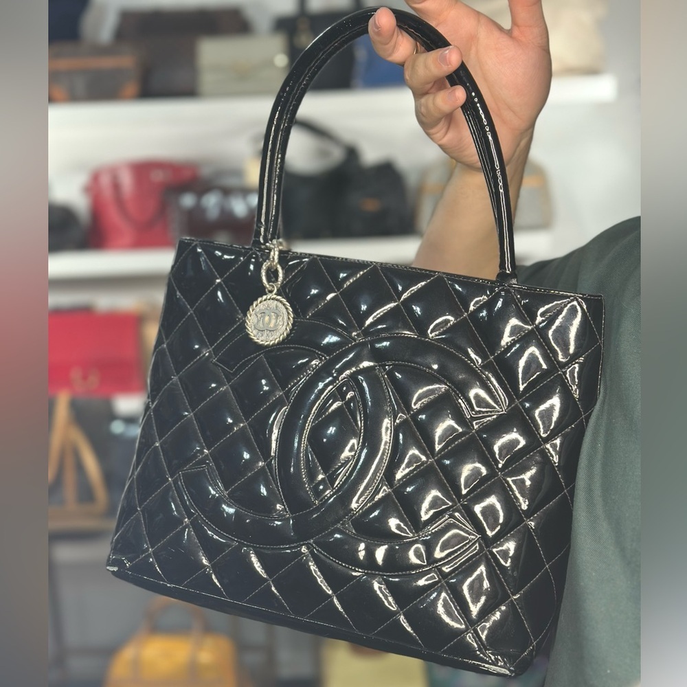 CHANEL BLACK TOTE